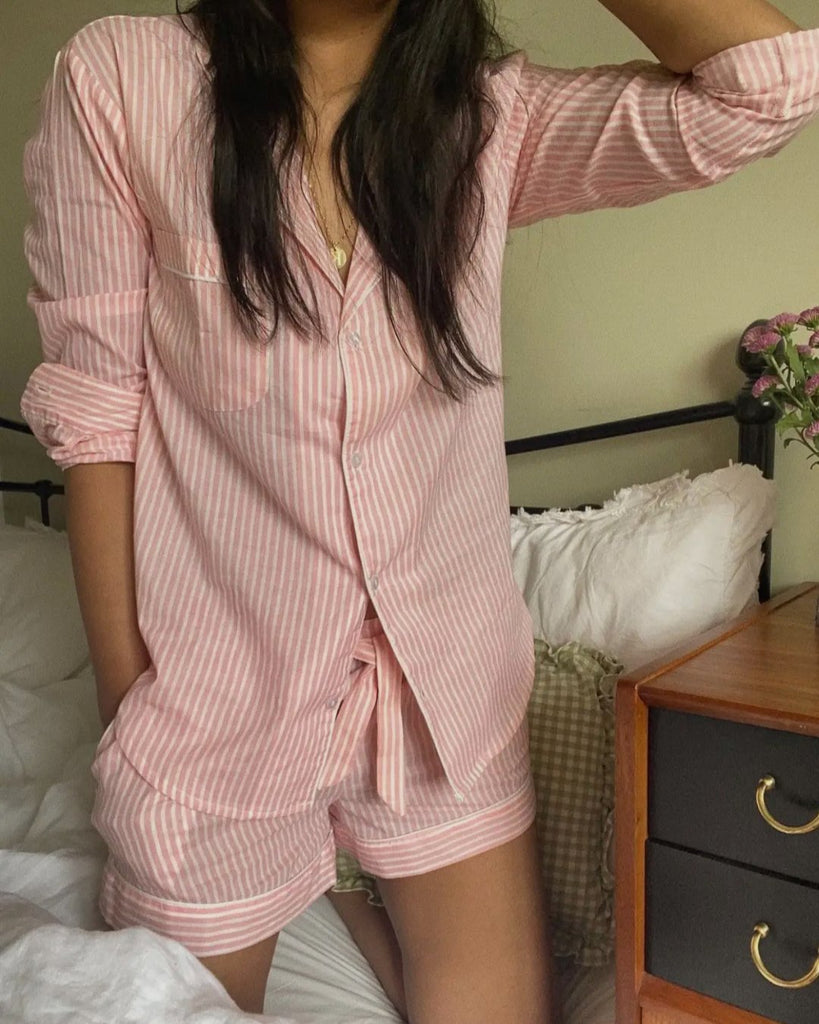 Rosa stripete pysjamasett med shorts i 100% økologiskbomull - Snyggelig